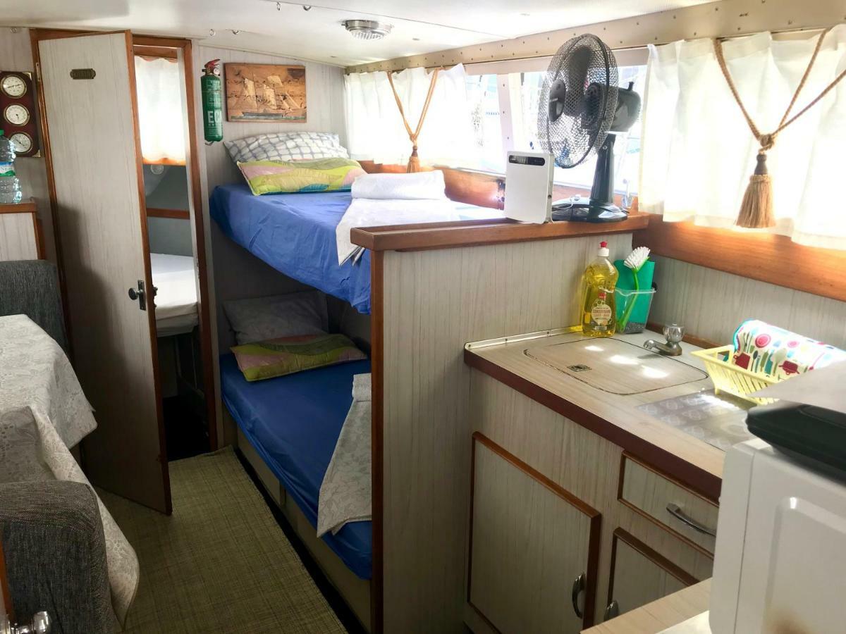 Hotel BoatsBreakfast Yacht Barcelona Sant Adria de Besos Exterior foto